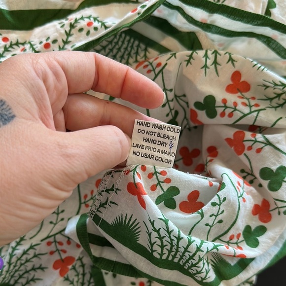 Floral V Neck Sleeveless Blouse - White, Green and Orange Vintage Floral Print - Picture 9 of 11